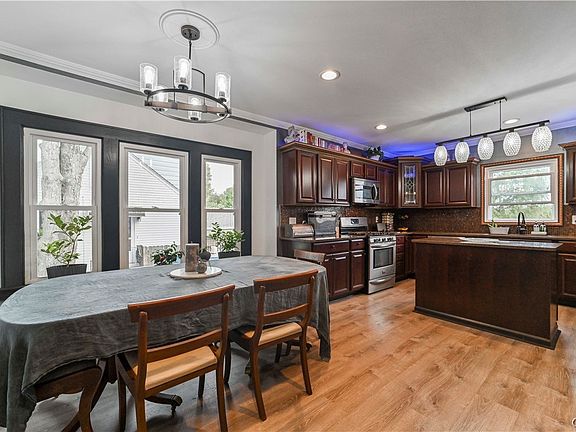 3rd image of 133 Osborne St