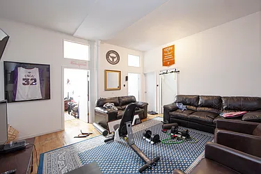 Rented by R New York