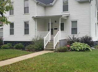 212 E Main St, Genoa, IL 60135