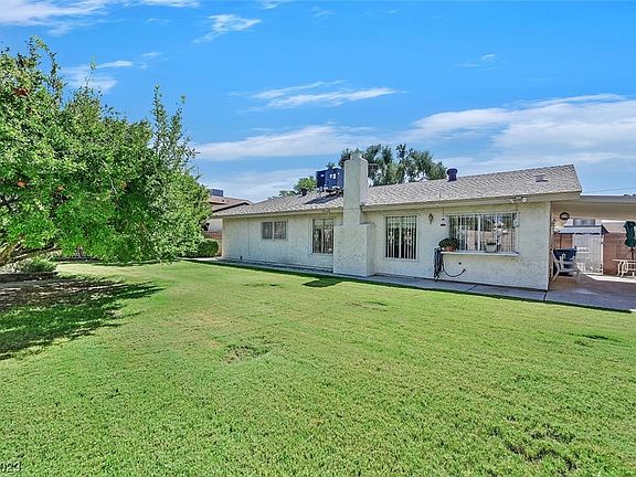 2nd image of 3158 Chapala Dr