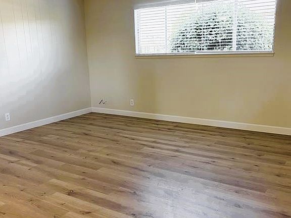 2nd image of 1180 Driftwood Ter APT A