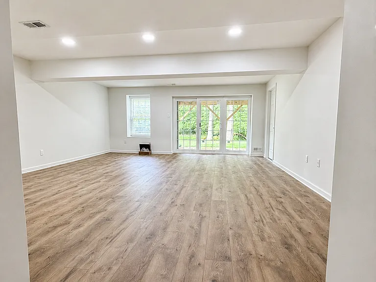 101 Laurel Cir — Photo 24