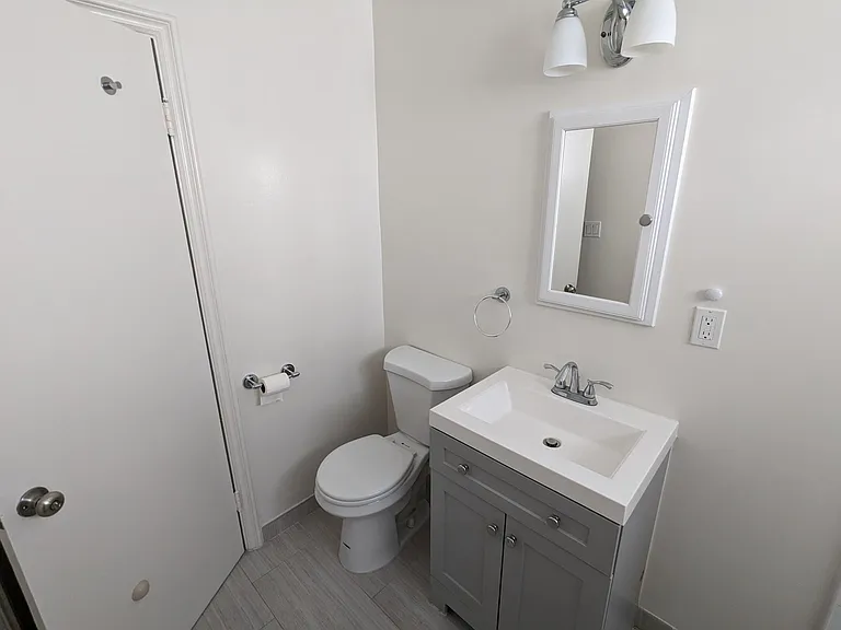 1320 N Martel Ave #7 — Photo 12