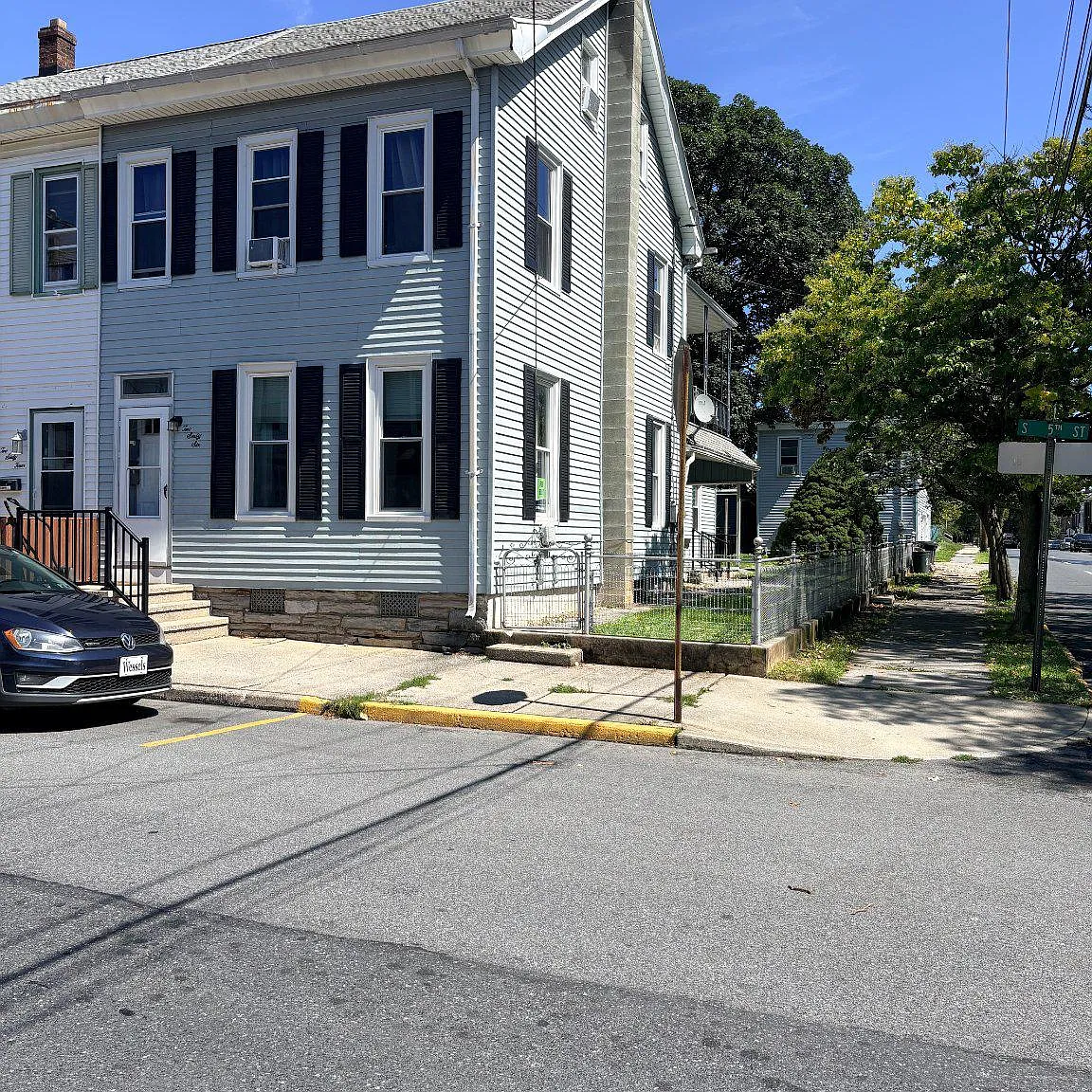 2 bed, 1.0 bath, 1980 sqft, $1,225 — Photo 1