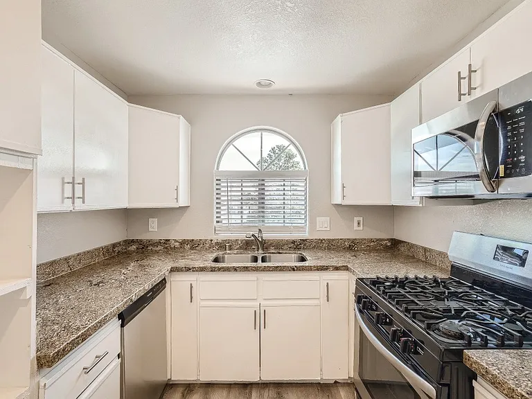 1411 Santa Margarita St #H — Photo 16