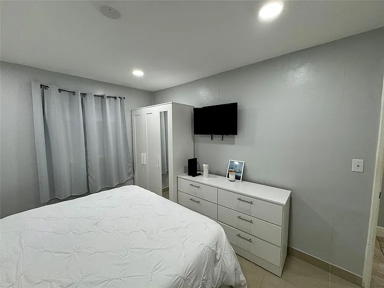 4242 SW 49th Ct — Photo 10
