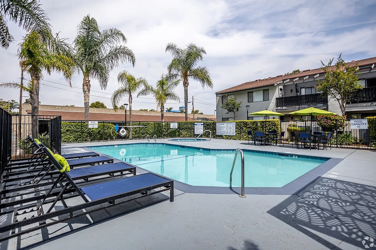 Harbor Cliff Apartments — Photo 1