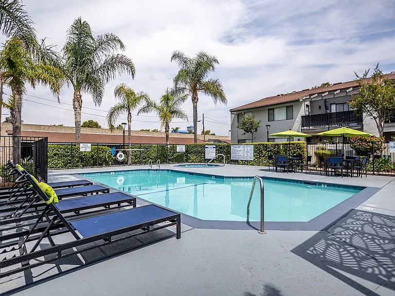 Harbor Cliff Apartments — Photo 1