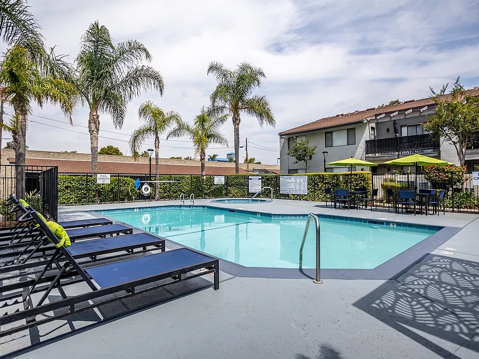 Harbor Cliff Apartments