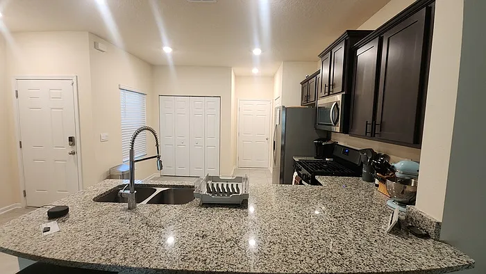 37 Temple Dr — Photo 6