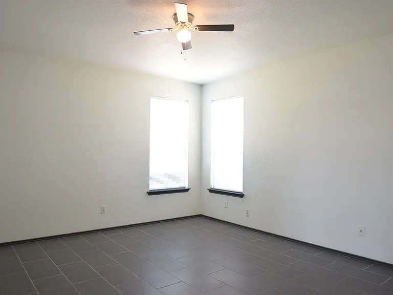4903 Golden Gate Dr — Photo 21
