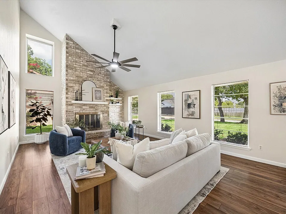 813 Lakeview Dr