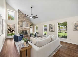 813 Lakeview Dr, Sugar Land, TX 77498
