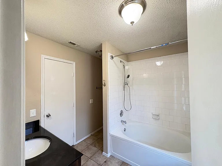 204 Lochwood Dr — Photo 21