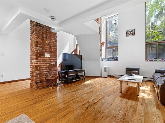 3rd image of 36 Hanson St
