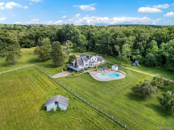 2273 Delano Rd, Oxford, MI 48371