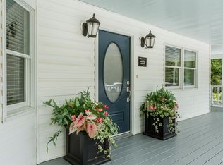 250 Montauk Hwy, East Moriches, NY 11940