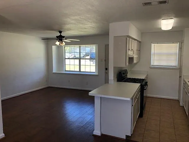 1430 Judy Dr — Photo 2