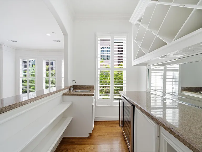 1329 Hyde Park Blvd — Photo 15