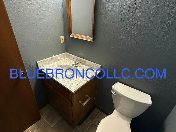 3rd image of 129 SW Oxford Pl