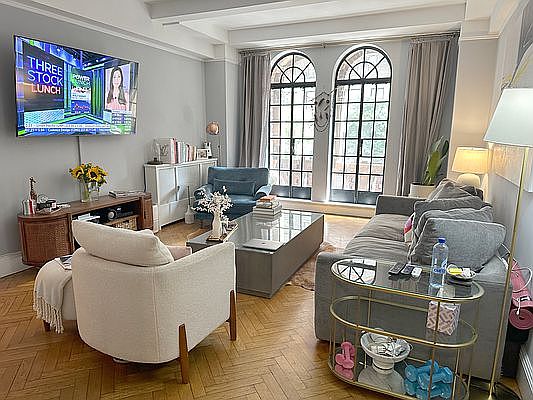 2nd image of 37 W 72nd St APT 2B