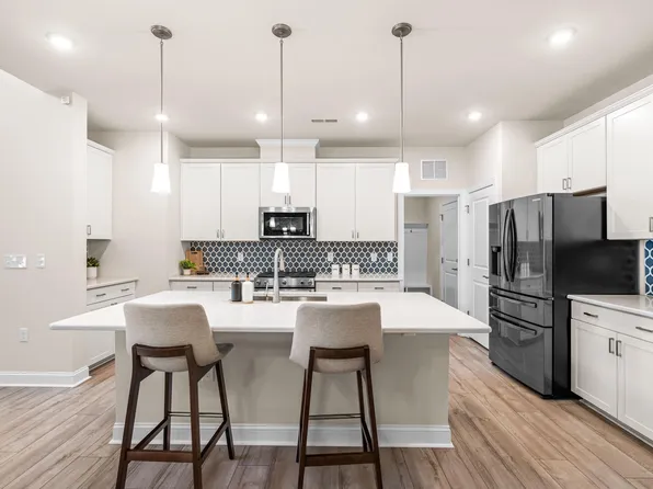 718 Toulouse Ct, Cary, NC 27519