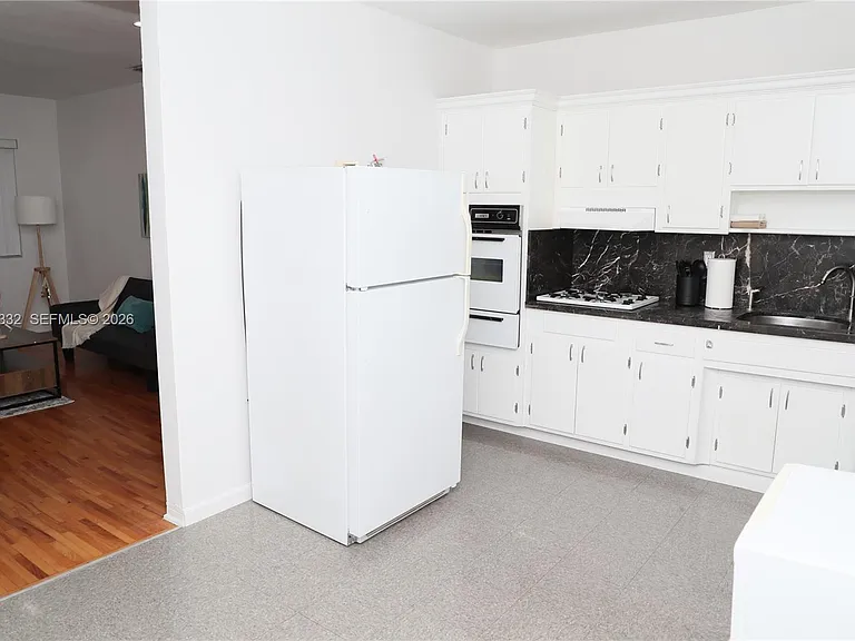 215 Antilla Ave #4 — Photo 8