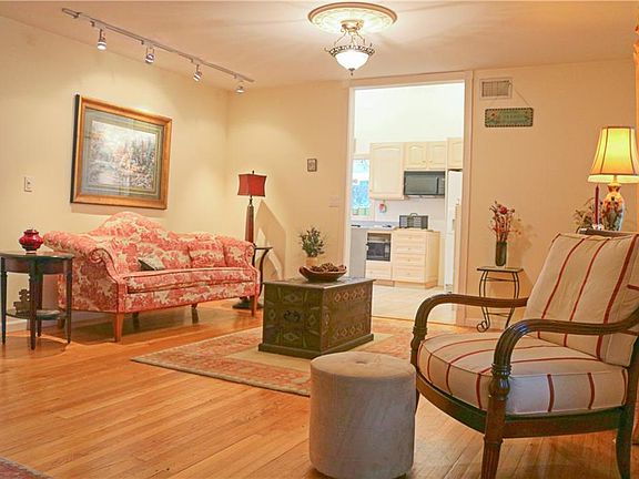3rd image of 16 Oaklandview Dr