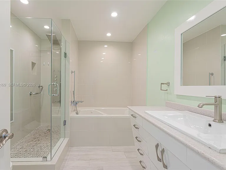 231 Poinciana Dr #401 — Photo 18