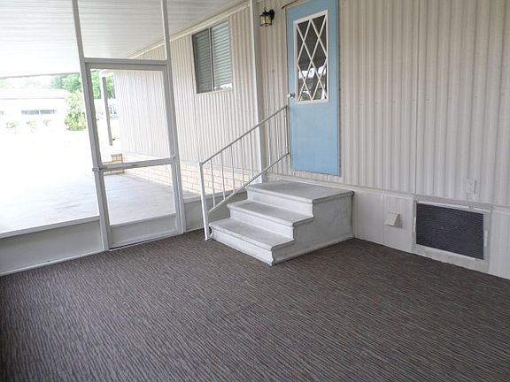 3rd image of 2301 Lakeside Dr