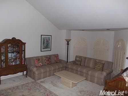 4th image of 2339 Donohue Pl