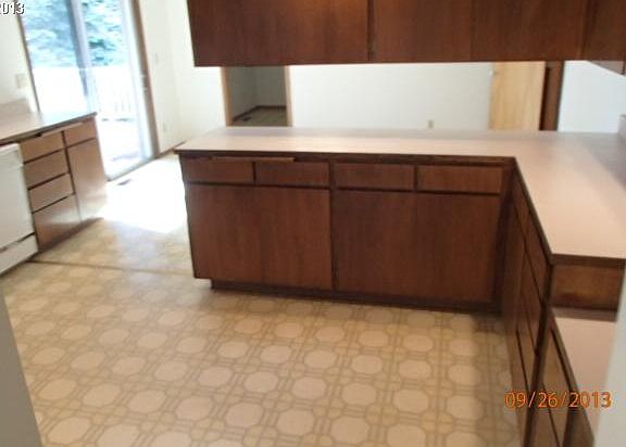 5th image of 2715 NE 54th St