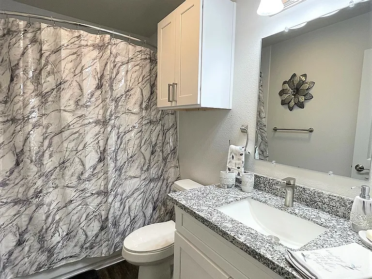 Bayou Oaks Apartments — Photo 15