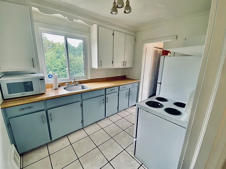 154 Sanford Ave — Photo 9
