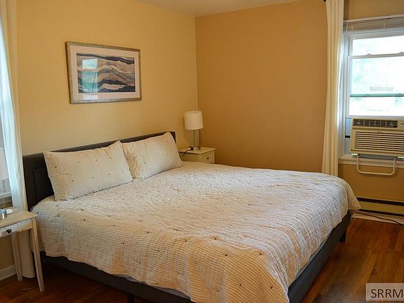 4th image of 241 W 19th St #241