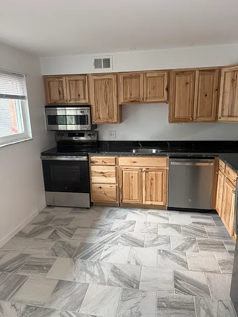 2 bed, 775 sqft, $1,200 — Photo 4