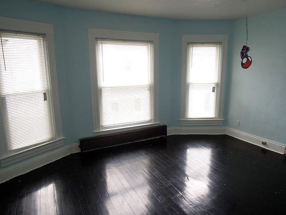 4th image of 1335 Lowell Ave