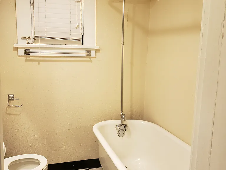 2068 NW Flanders St #8 — Photo 10