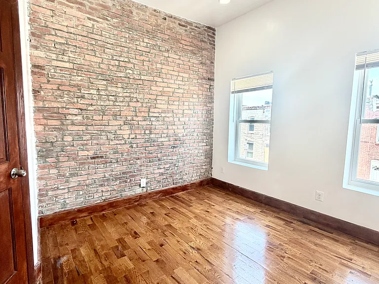 1819 N Port St — Photo 22