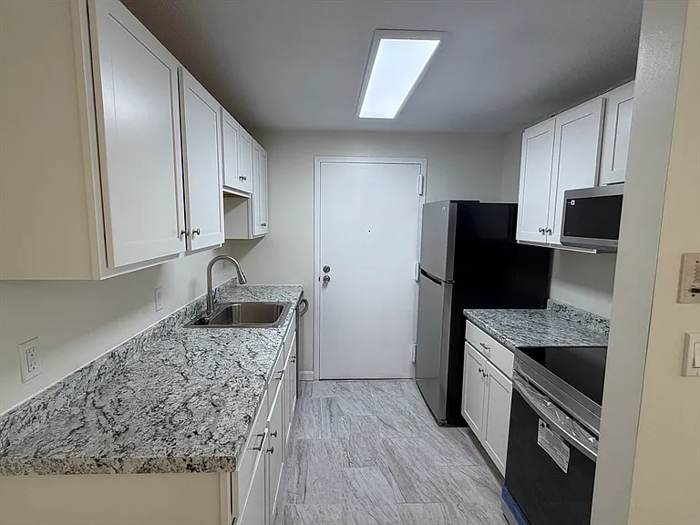 36 Silver Hill Ln #21 — Photo 3