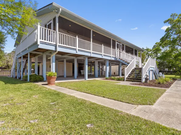 10035 Avenue D, Bay Saint Louis, MS 39520