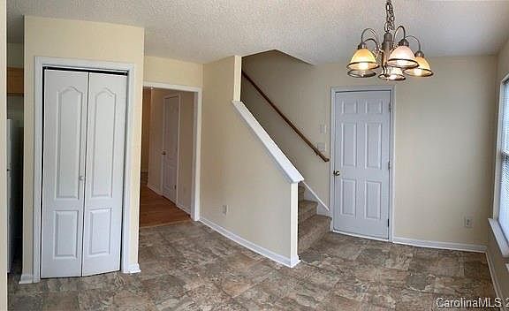 5th image of 328 Amir Cres