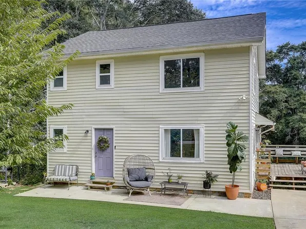 6011 Mitchell St, Flowery Branch, GA 30542