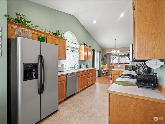 4th image of 19721 16th Avenue E