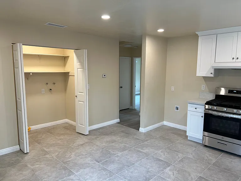 824 S California Ave #A — Photo 9