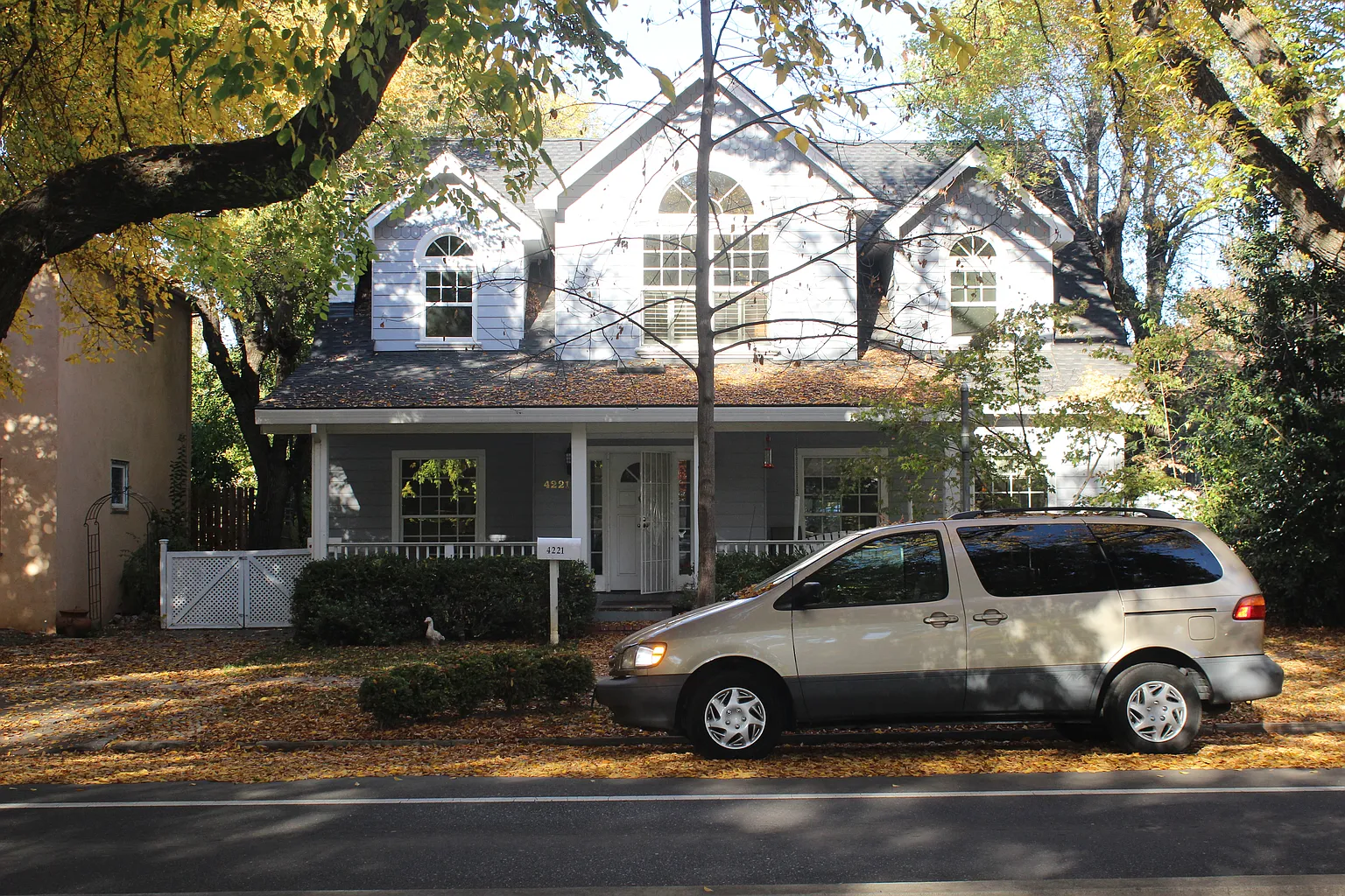 4221 T St photo 1