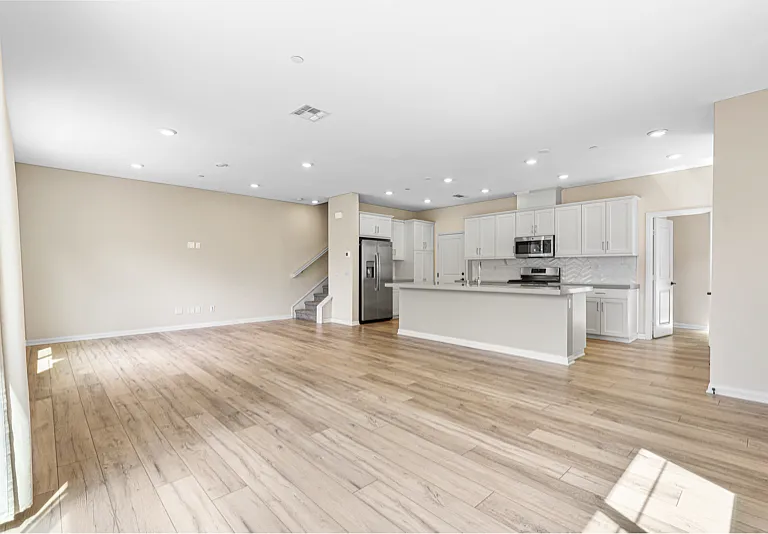 2195 Bluestone Cir — Photo 2