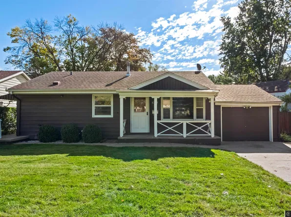 6715 Sunshine Dr, Omaha, NE 68107