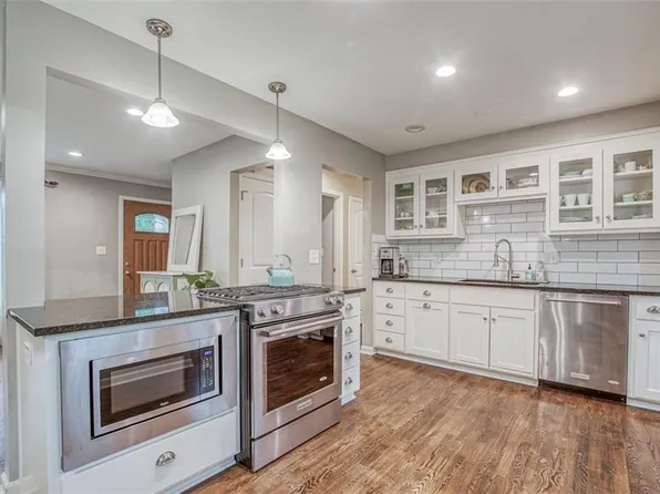 6500 Maple Dr, Mission, KS 66202