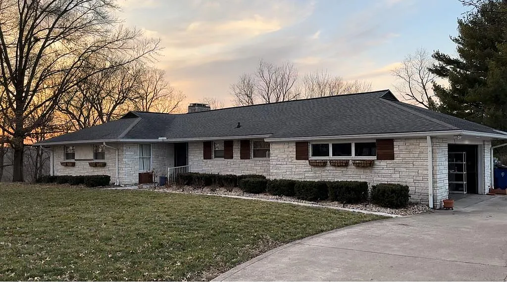 8 Ridgeway Dr photo 1
